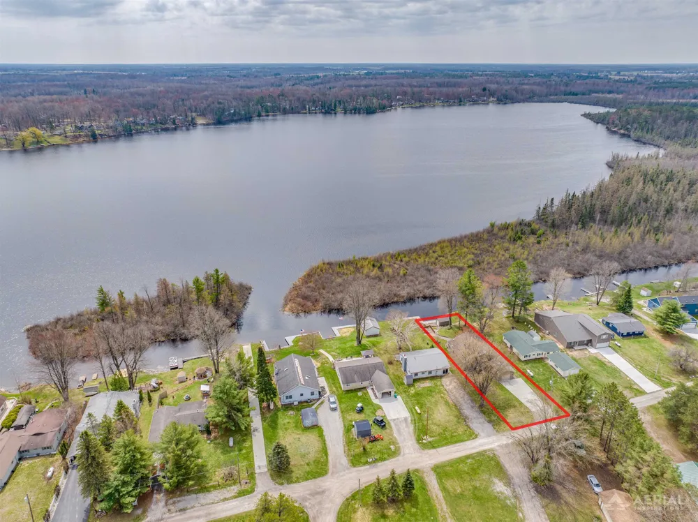2896 E Lake Drive Cumming Township, MI 48635