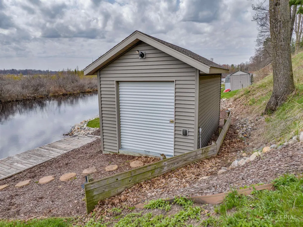 2896 E Lake Drive Cumming Township, MI 48635