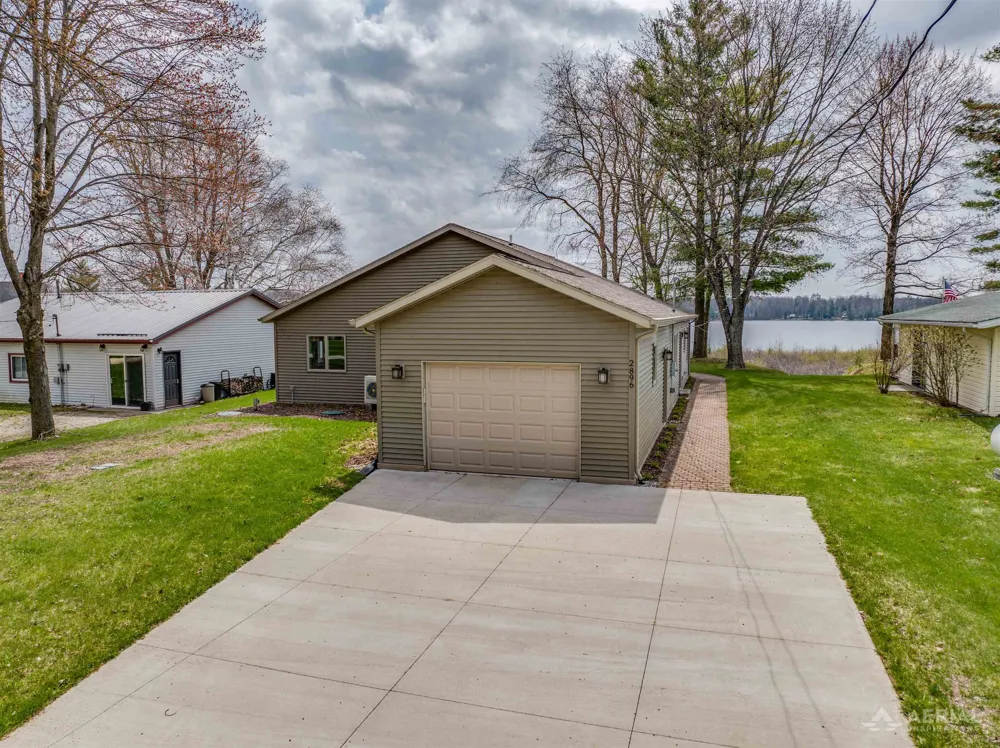 2896 E Lake Drive Cumming Township, MI 48635