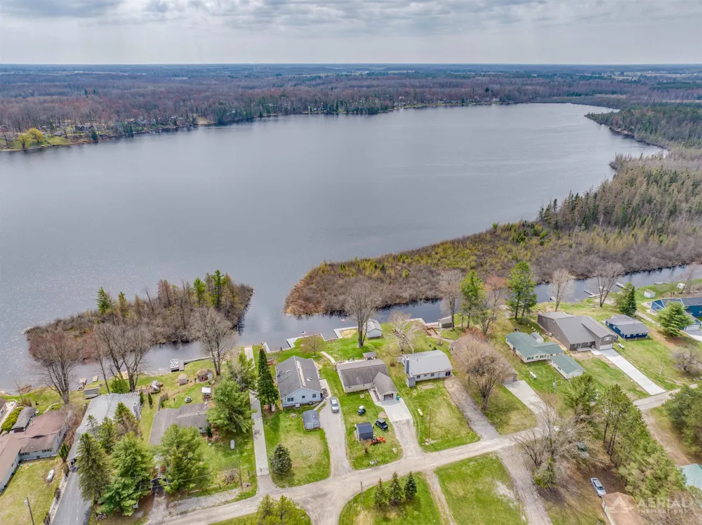 2896 E Lake Drive Cumming Township, MI 48635