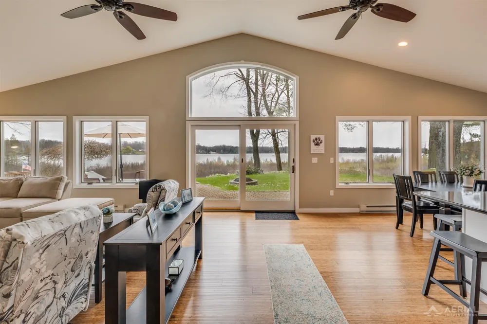 2896 E Lake Drive Cumming Township, MI 48635