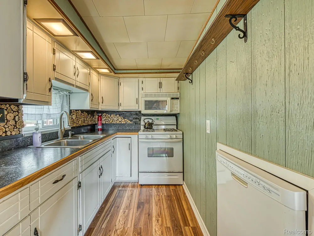 557 Alfred Street Columbia Township, MI 49230