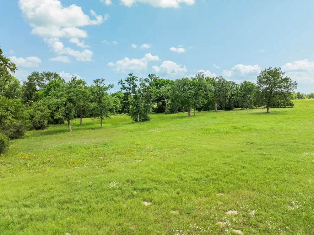 1122 County Road 344 Road Lexington, TX 78947