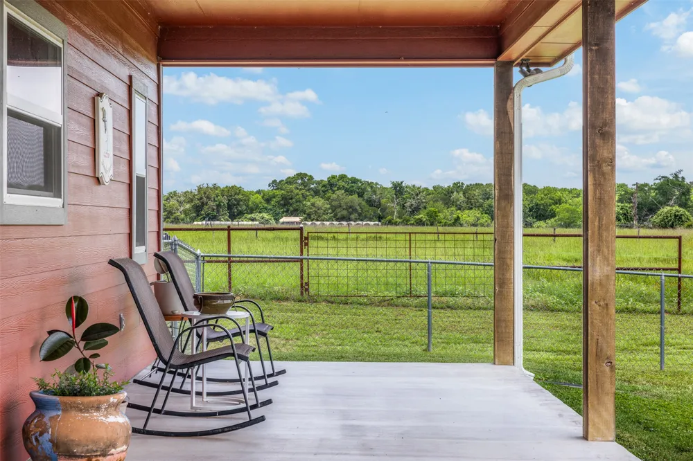 1122 County Road 344 Road Lexington, TX 78947