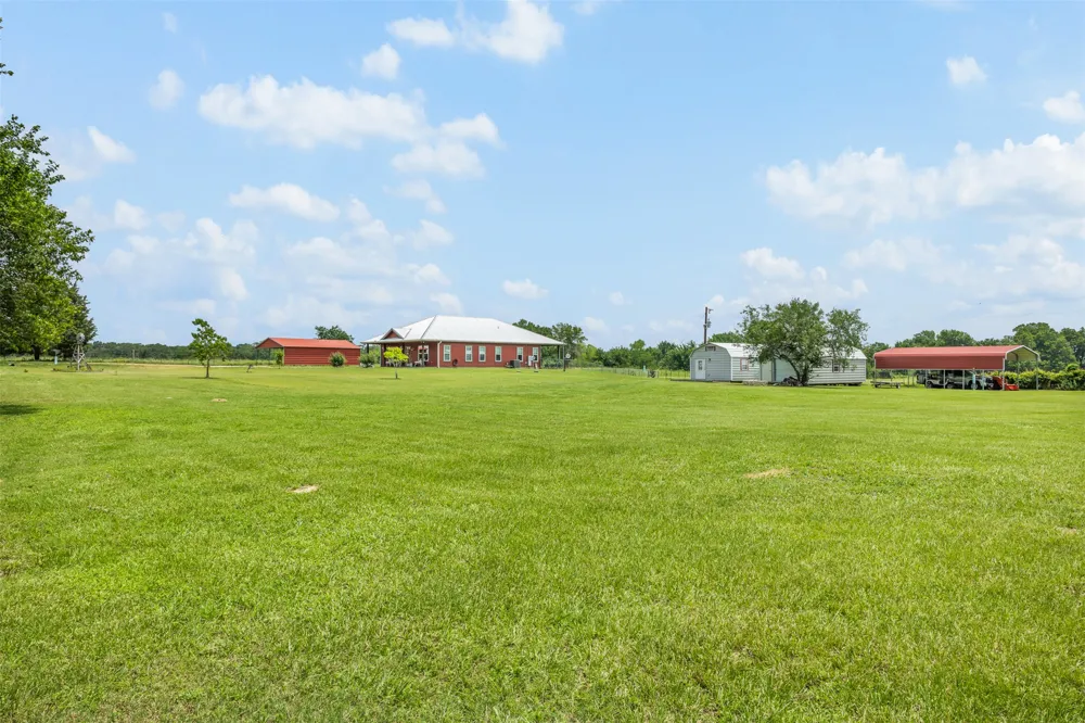 1122 County Road 344 Road Lexington, TX 78947