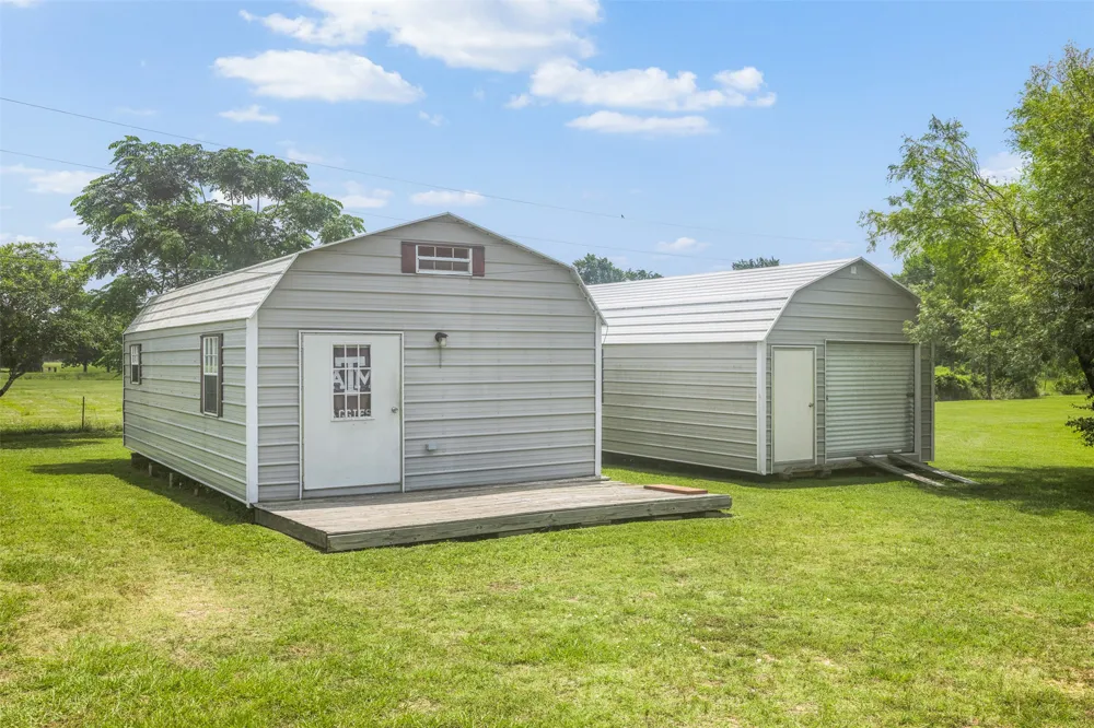 1122 County Road 344 Road Lexington, TX 78947