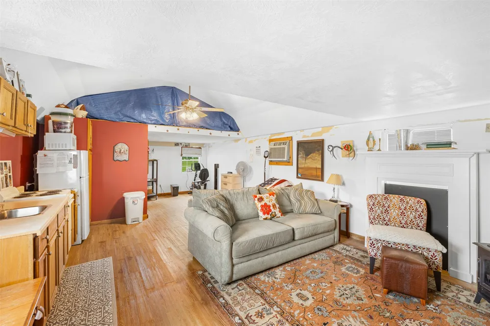 1122 County Road 344 Road Lexington, TX 78947