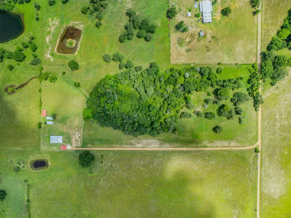 1122 County Road 344 Road Lexington, TX 78947