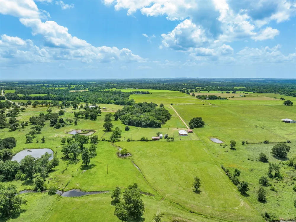 1122 County Road 344 Road Lexington, TX 78947