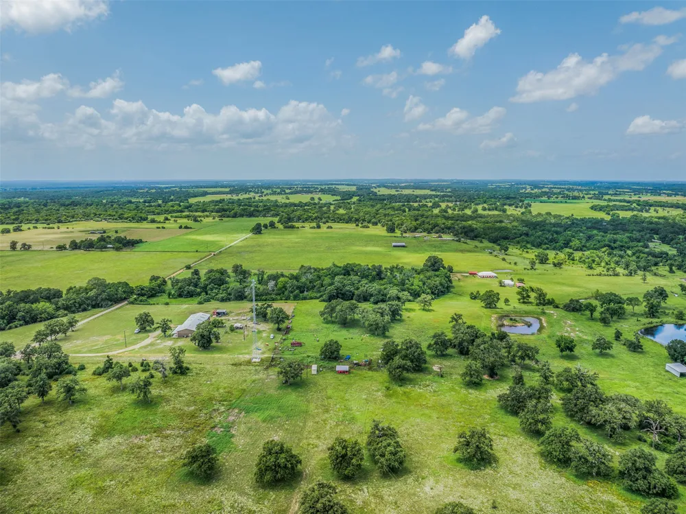 1122 County Road 344 Road Lexington, TX 78947