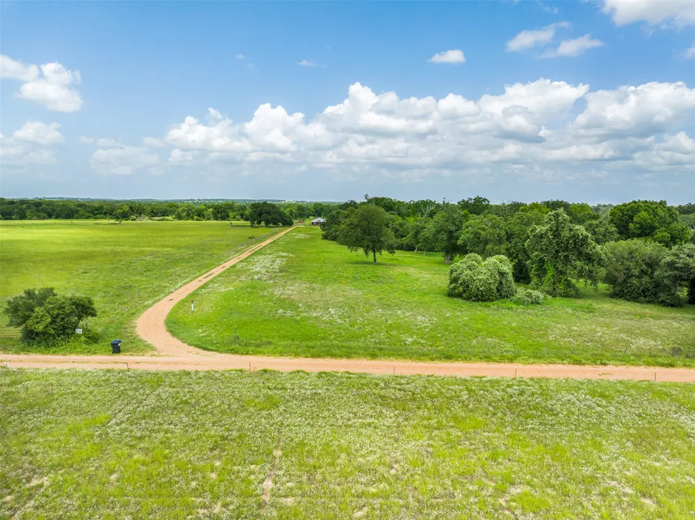 1122 County Road 344 Road Lexington, TX 78947