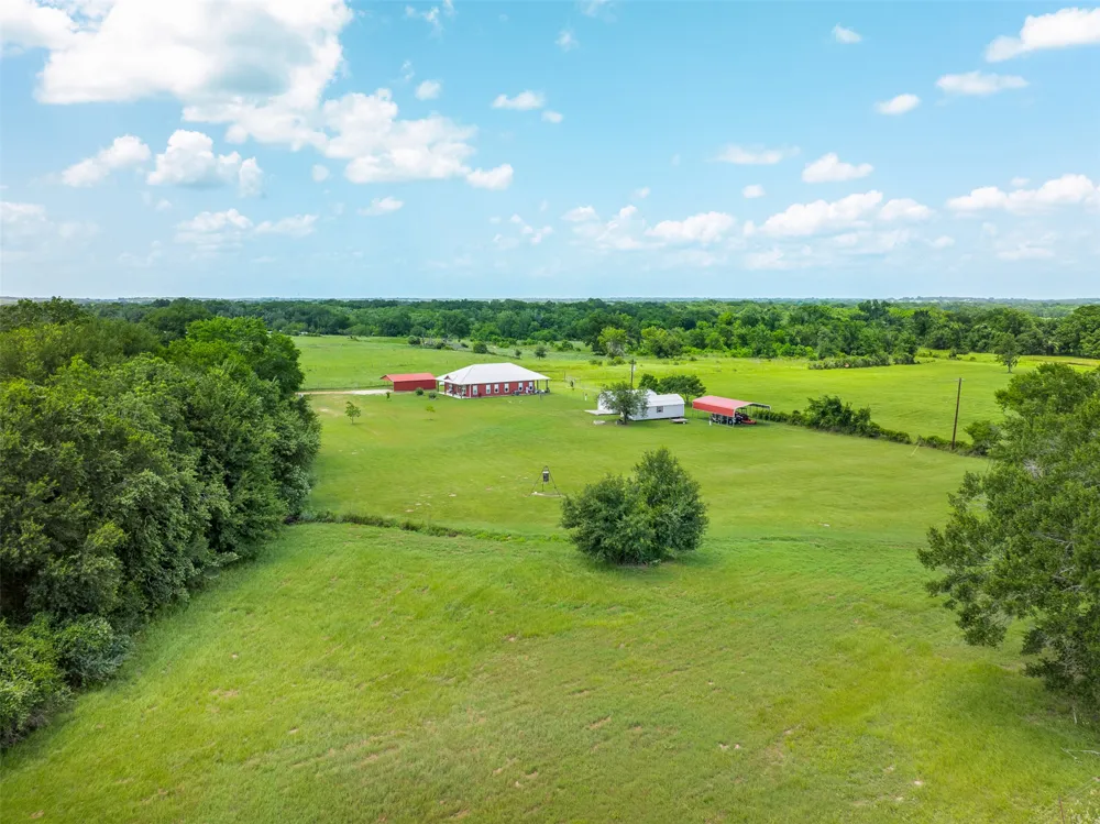1122 County Road 344 Road Lexington, TX 78947
