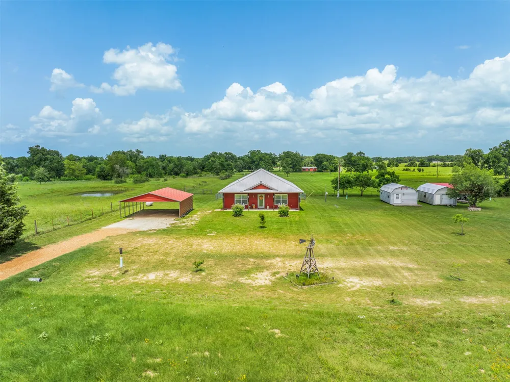 1122 County Road 344 Road Lexington, TX 78947