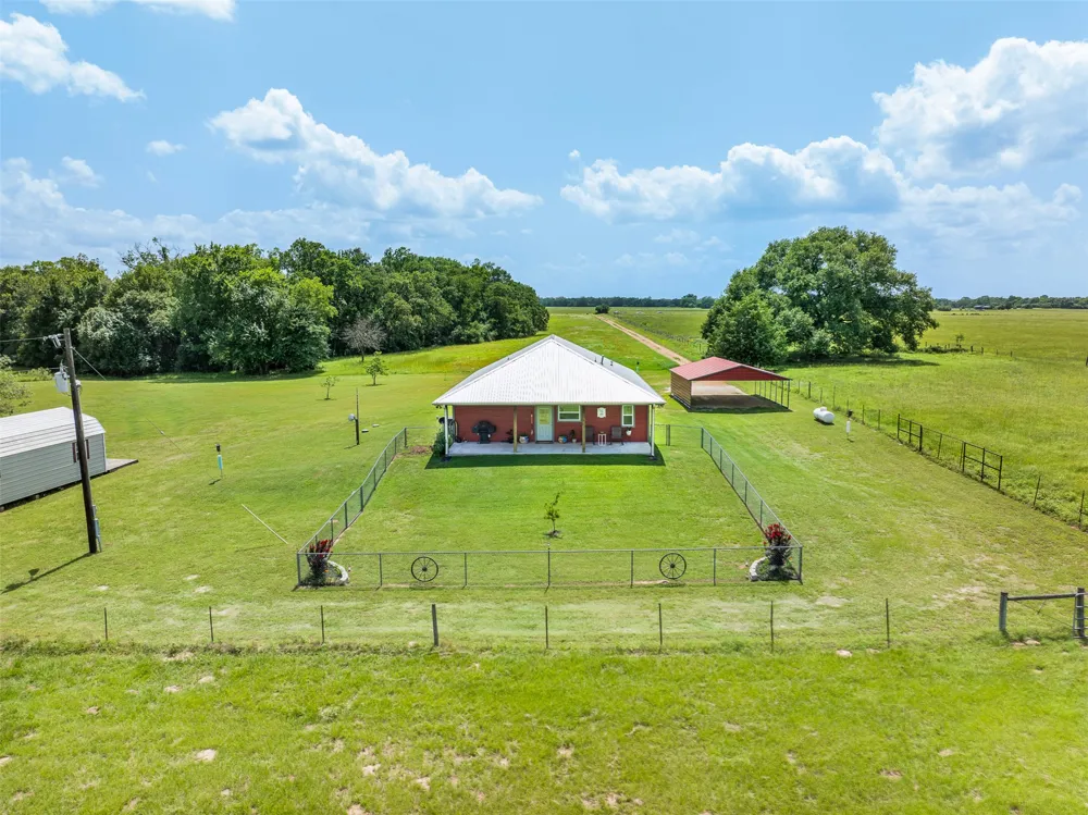 1122 County Road 344 Road Lexington, TX 78947