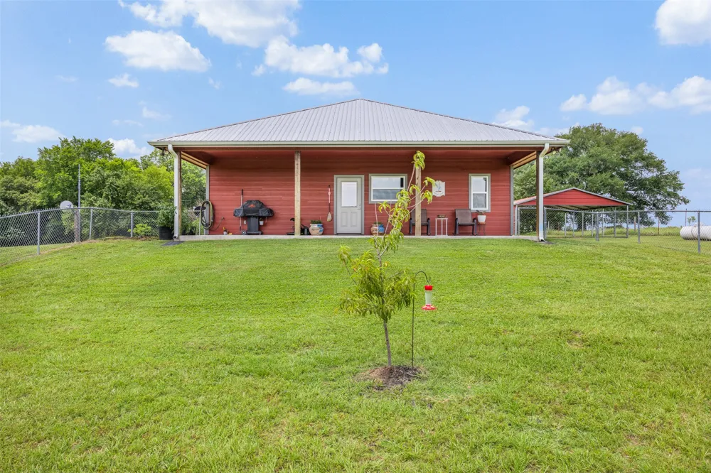 1122 County Road 344 Road Lexington, TX 78947