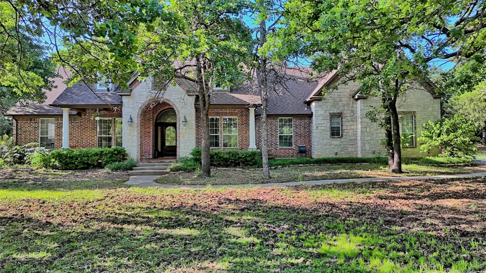 735 Sleepy Hollow Lane Valley View, TX 76272