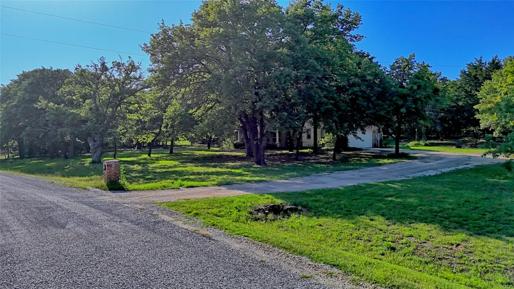 735 Sleepy Hollow Lane Valley View, TX 76272