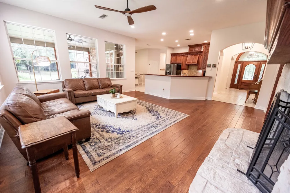 735 Sleepy Hollow Lane Valley View, TX 76272