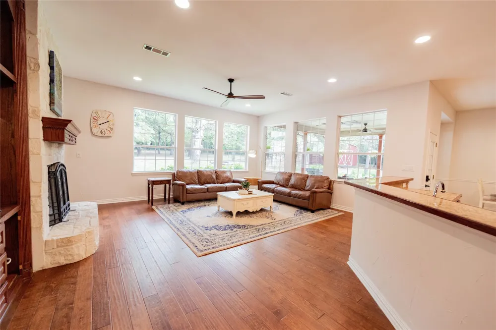 735 Sleepy Hollow Lane Valley View, TX 76272
