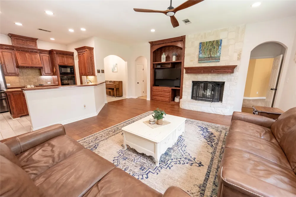 735 Sleepy Hollow Lane Valley View, TX 76272
