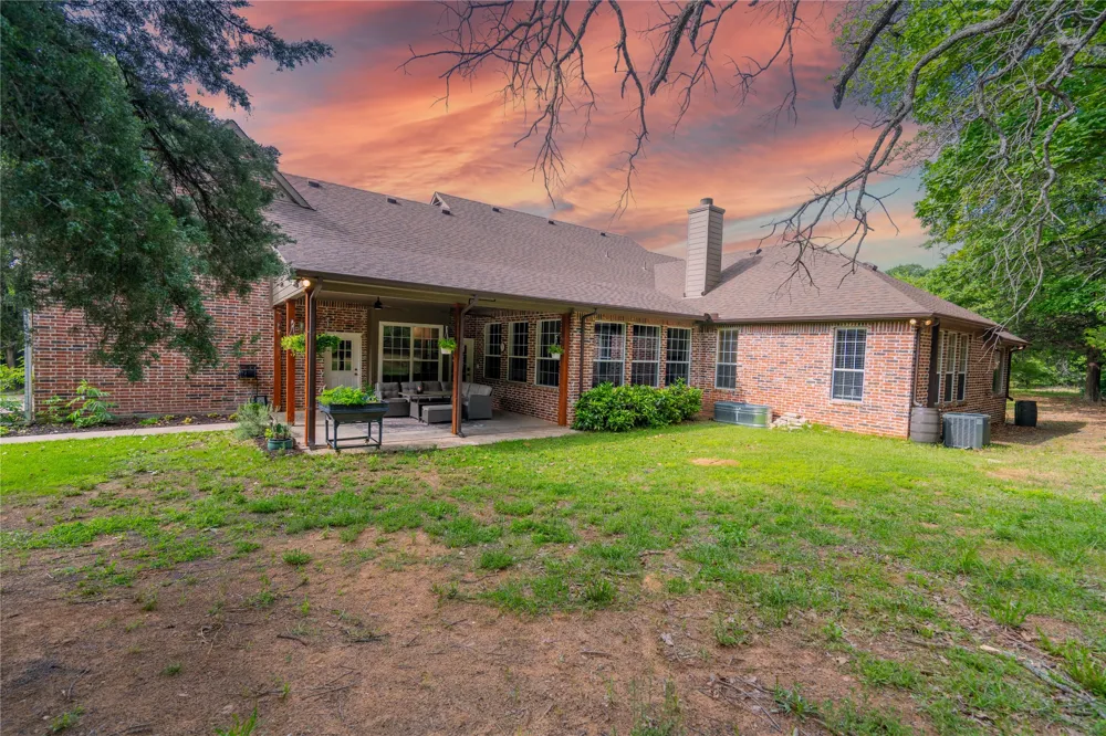 735 Sleepy Hollow Lane Valley View, TX 76272