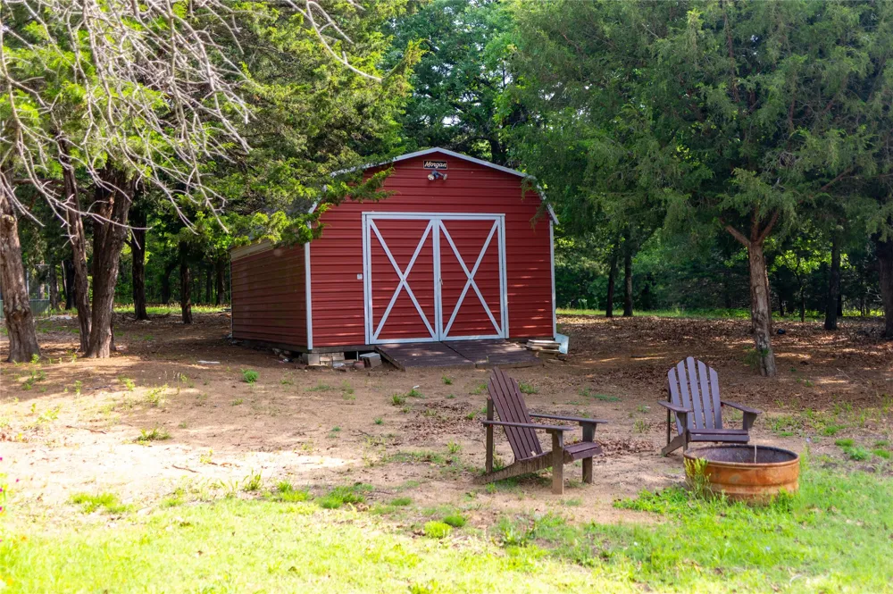 735 Sleepy Hollow Lane Valley View, TX 76272