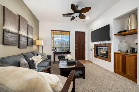 50630 Santa Rosa Plaza #8