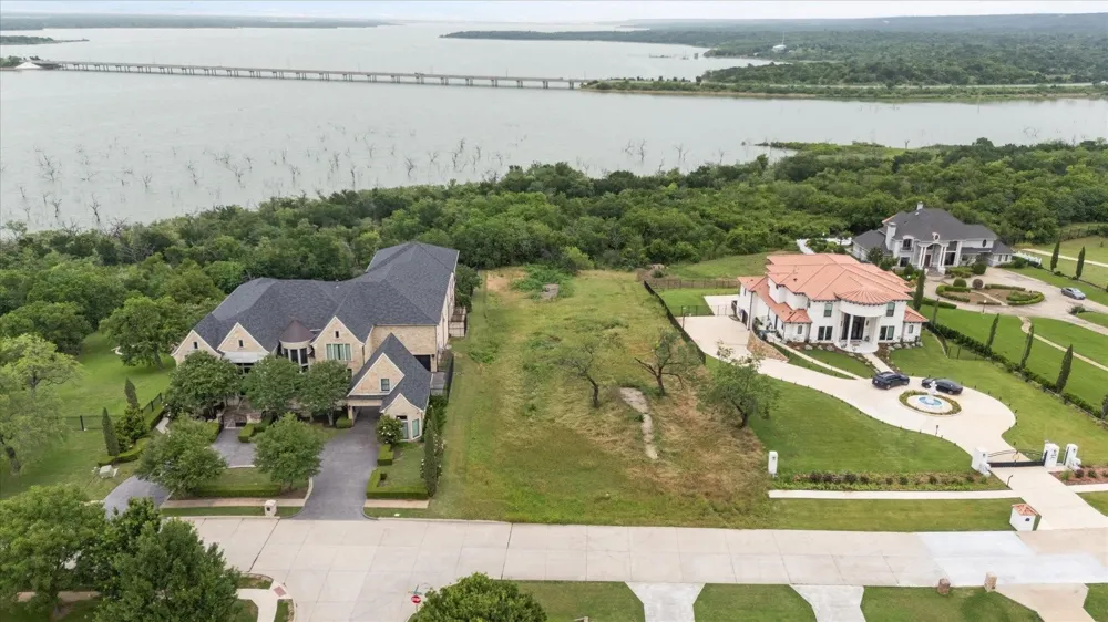 1047 Mallard Pointe Drive Grand Prairie, TX 75104