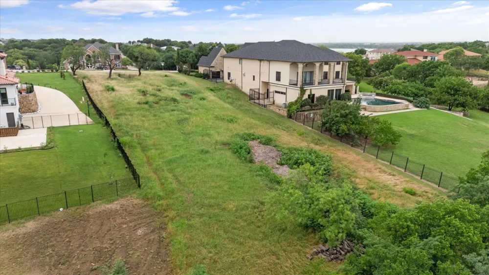 1047 Mallard Pointe Drive Grand Prairie, TX 75104