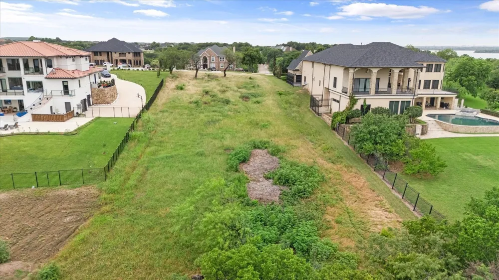 1047 Mallard Pointe Drive Grand Prairie, TX 75104
