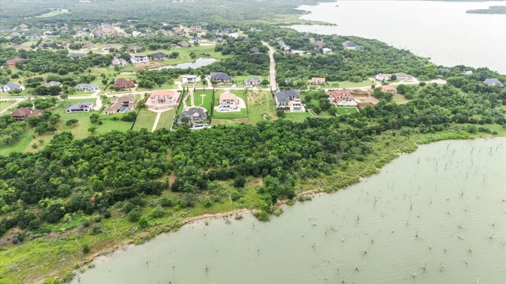 1047 Mallard Pointe Drive Grand Prairie, TX 75104
