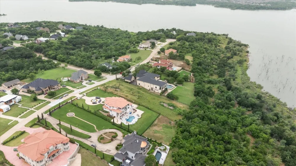1047 Mallard Pointe Drive Grand Prairie, TX 75104