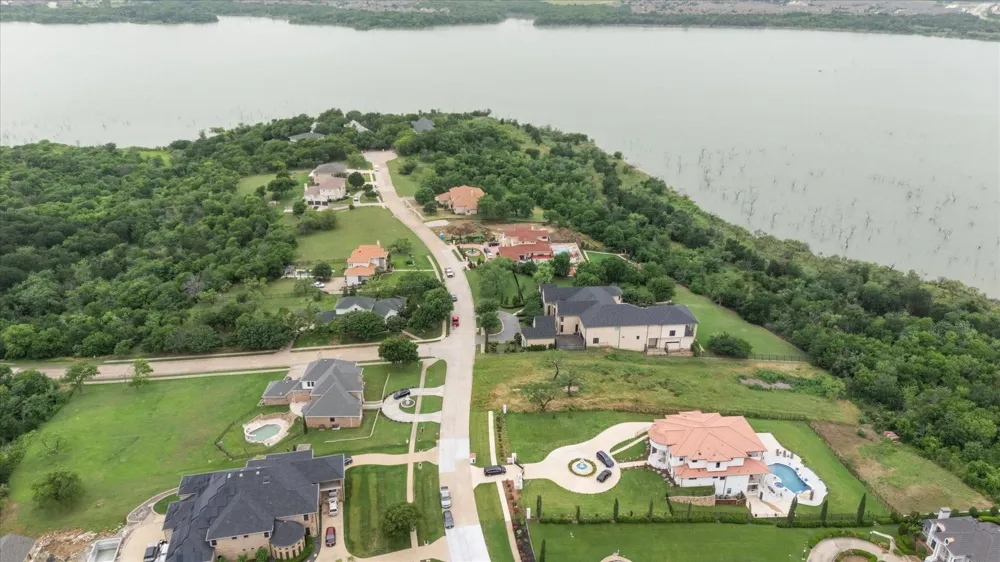 1047 Mallard Pointe Drive Grand Prairie, TX 75104