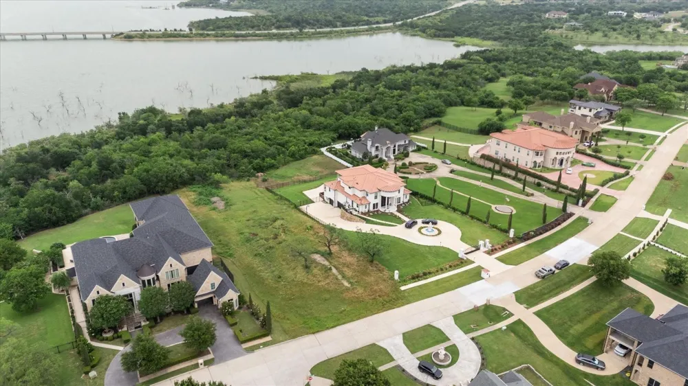 1047 Mallard Pointe Drive Grand Prairie, TX 75104