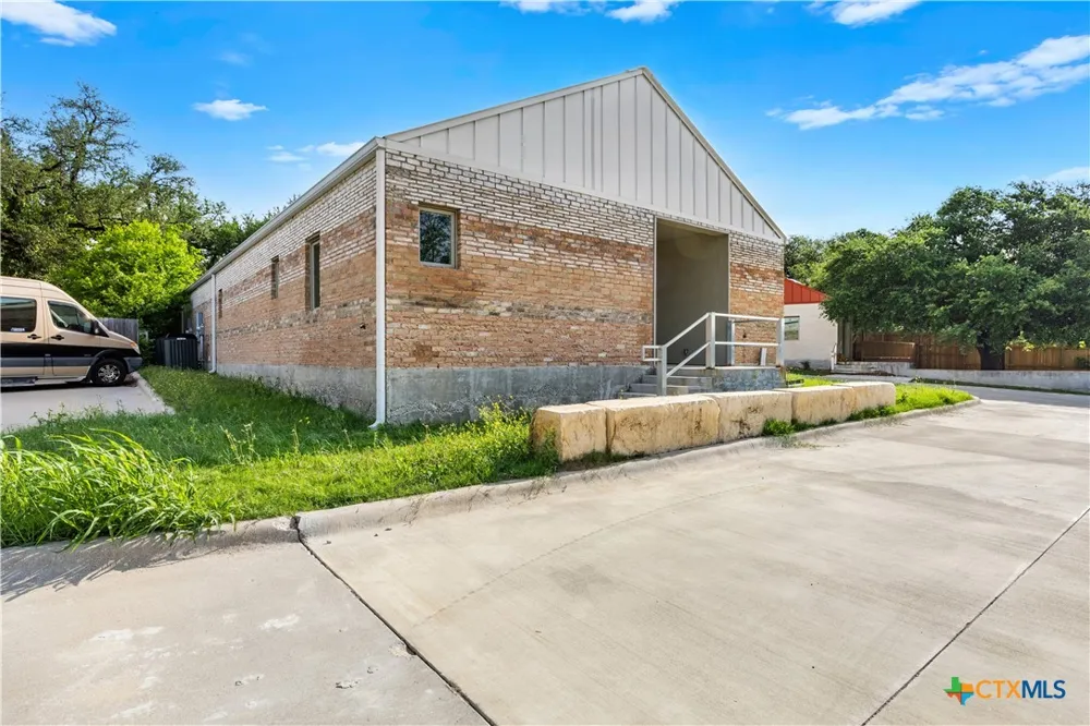 2819 Lone Oak Drive Belton, TX 76513