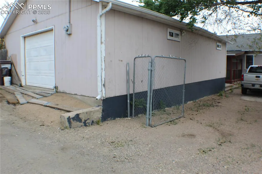 911 E 6th Street Pueblo, CO 81001