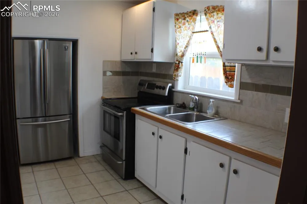 911 E 6th Street Pueblo, CO 81001