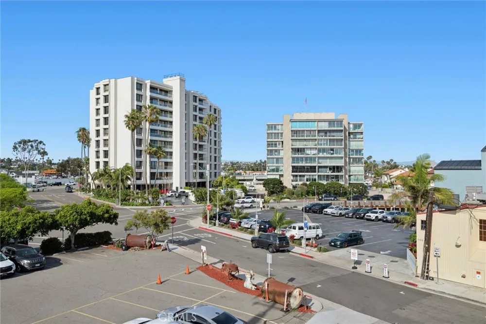 517 30th Street Newport Beach, CA 92663