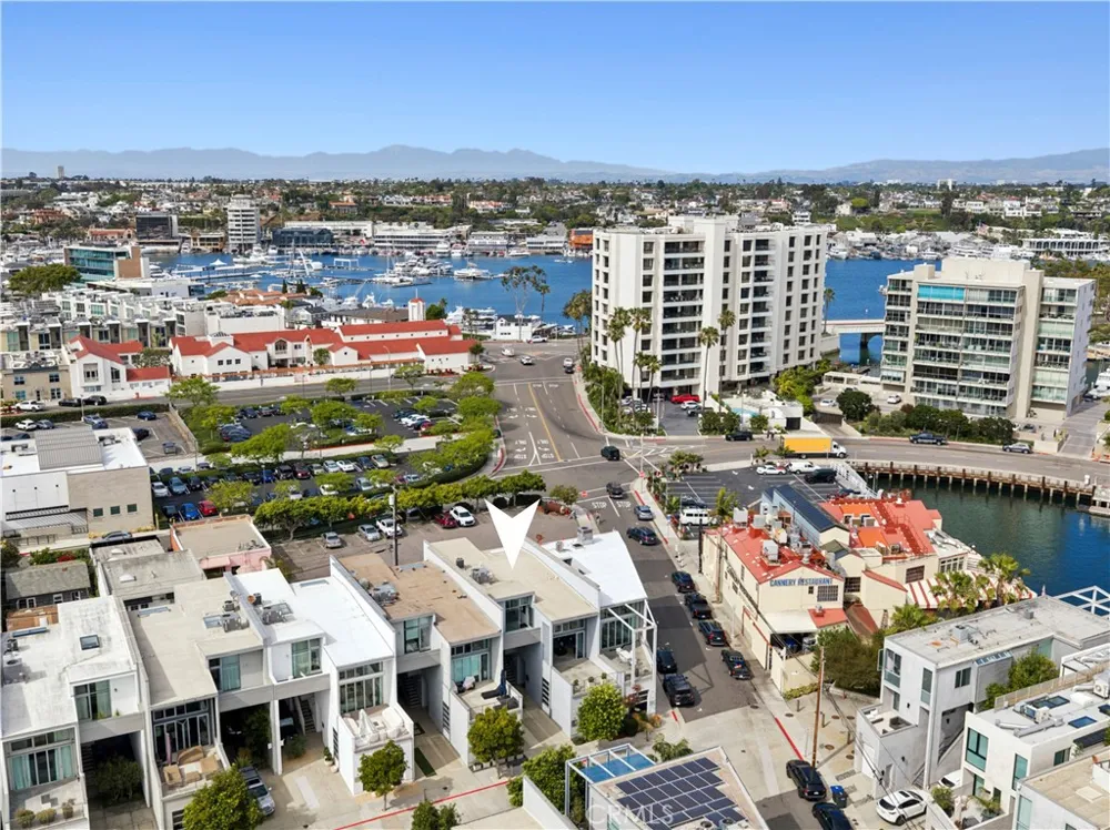 517 30th Street Newport Beach, CA 92663