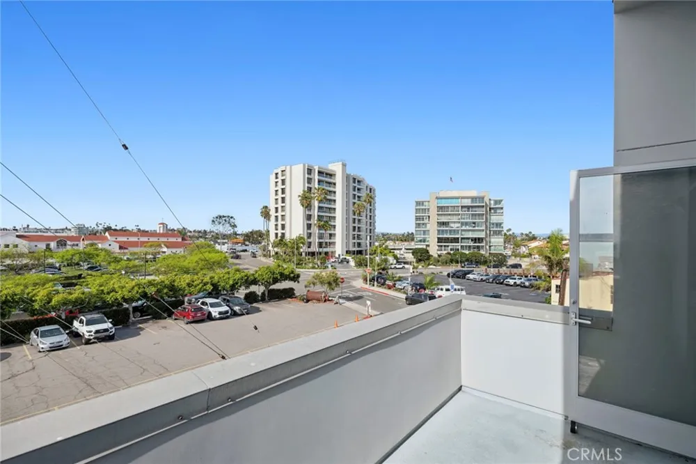 517 30th Street Newport Beach, CA 92663