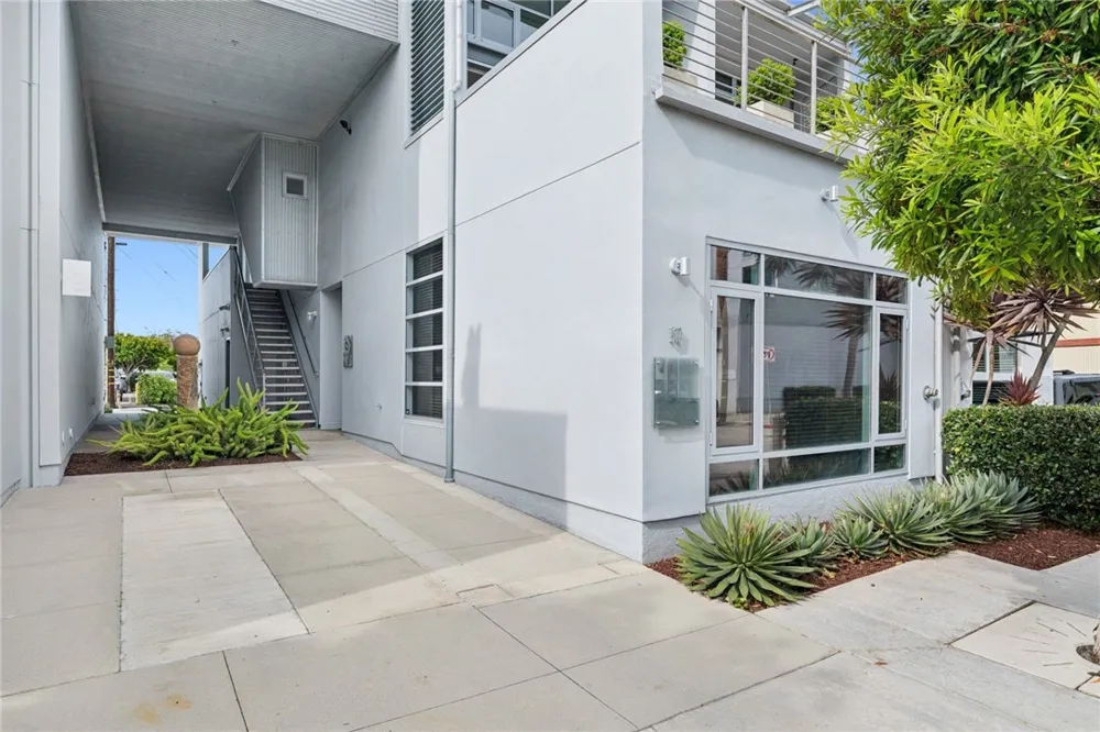 517 30th Street Newport Beach, CA 92663
