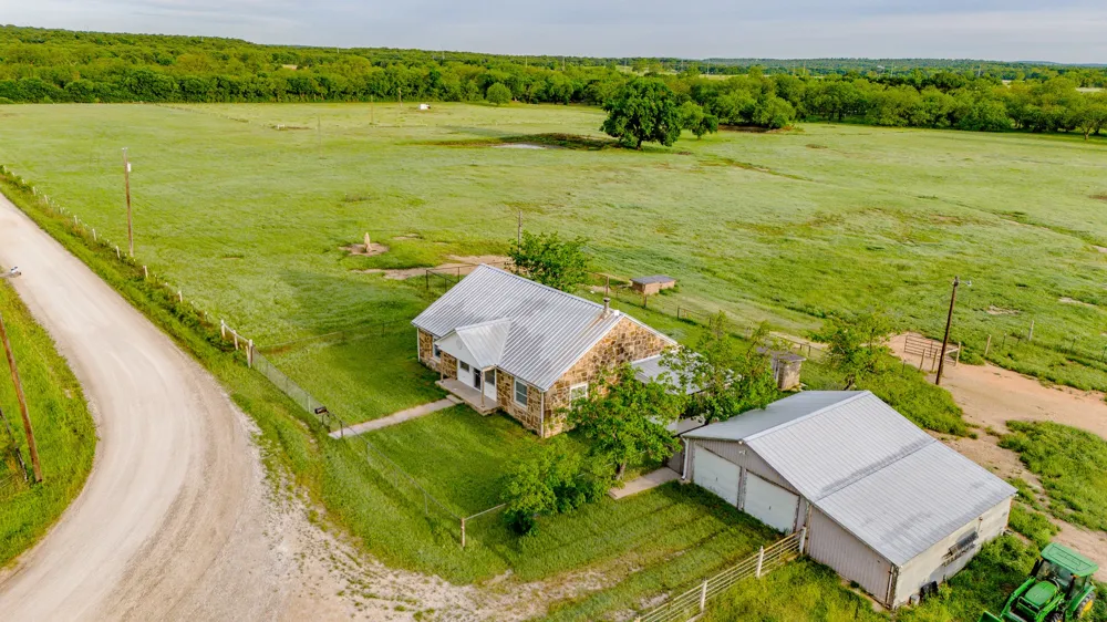 3061 Turkey Creek Road Sunset, TX 76270