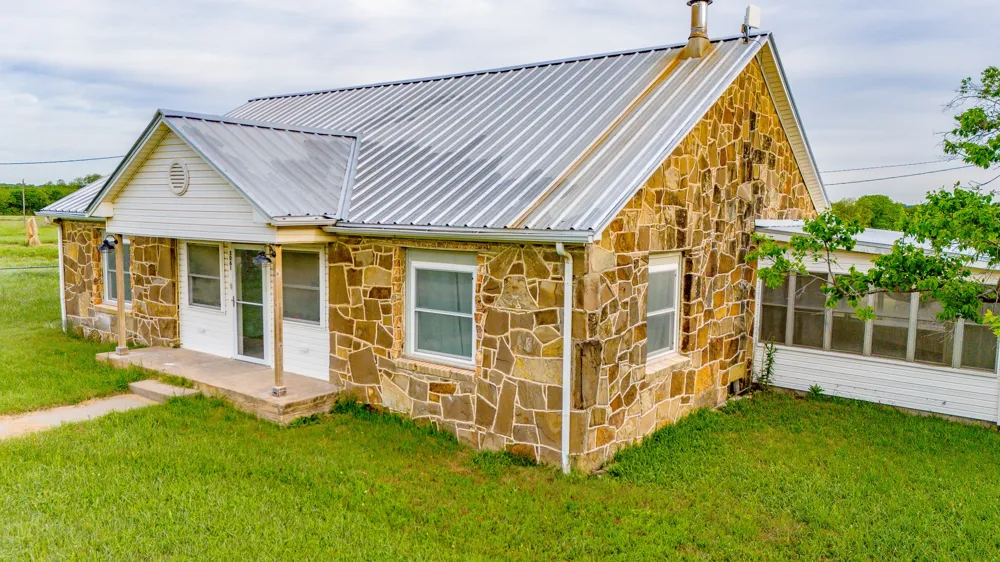 3061 Turkey Creek Road Sunset, TX 76270