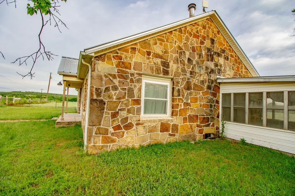 3061 Turkey Creek Road Sunset, TX 76270