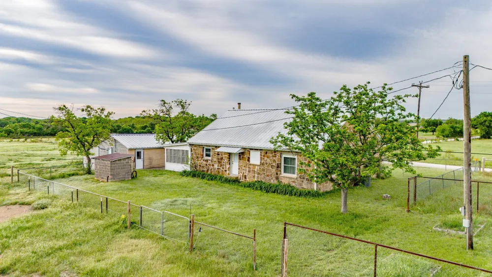 3061 Turkey Creek Road Sunset, TX 76270