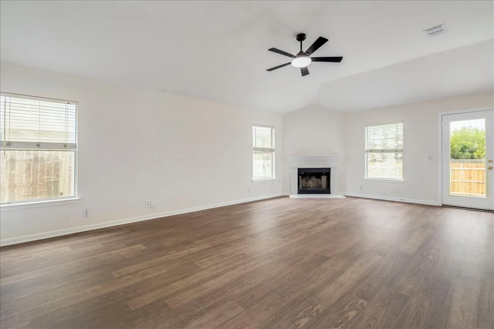 201 Elmer Cove Kyle, TX 78640