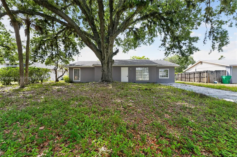 4030 SCHOOL CIR La Belle, FL 33935