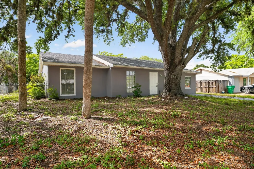 4030 SCHOOL CIR La Belle, FL 33935
