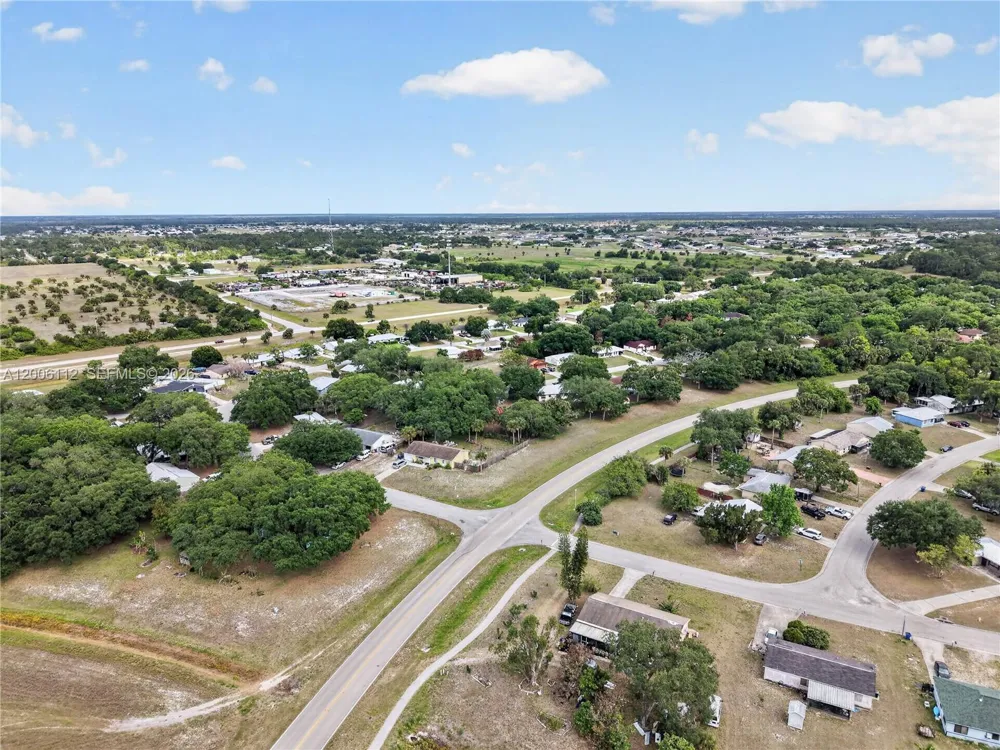 4030 SCHOOL CIR La Belle, FL 33935