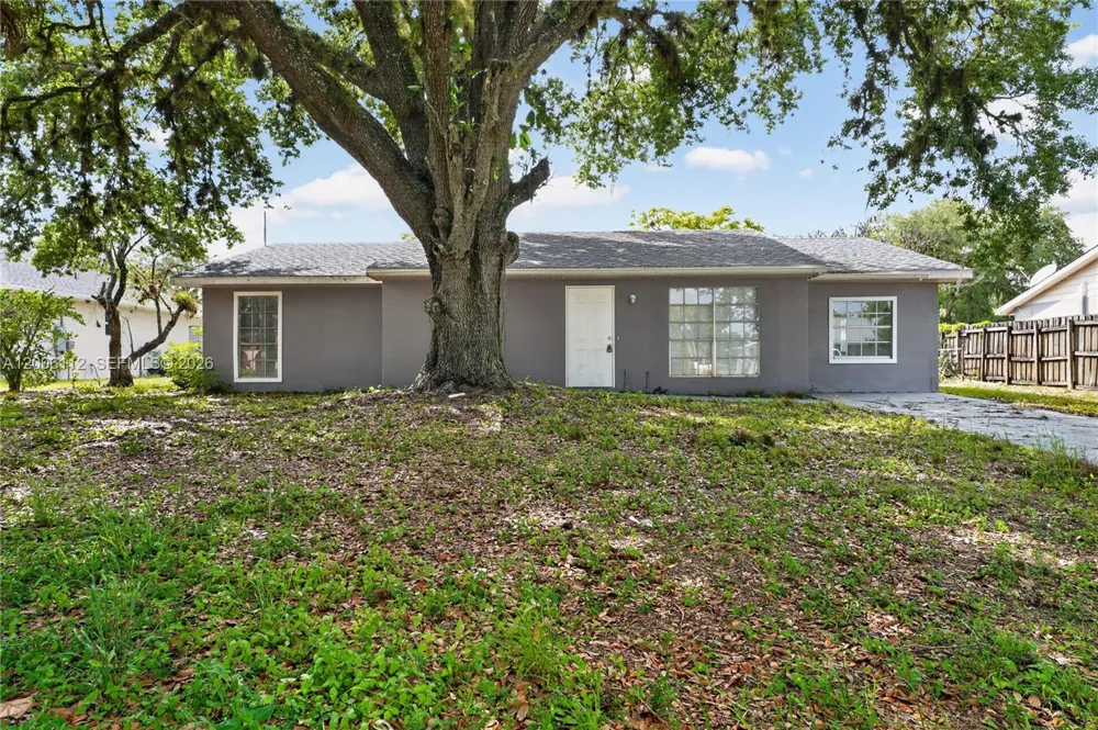 4030 SCHOOL CIR La Belle, FL 33935